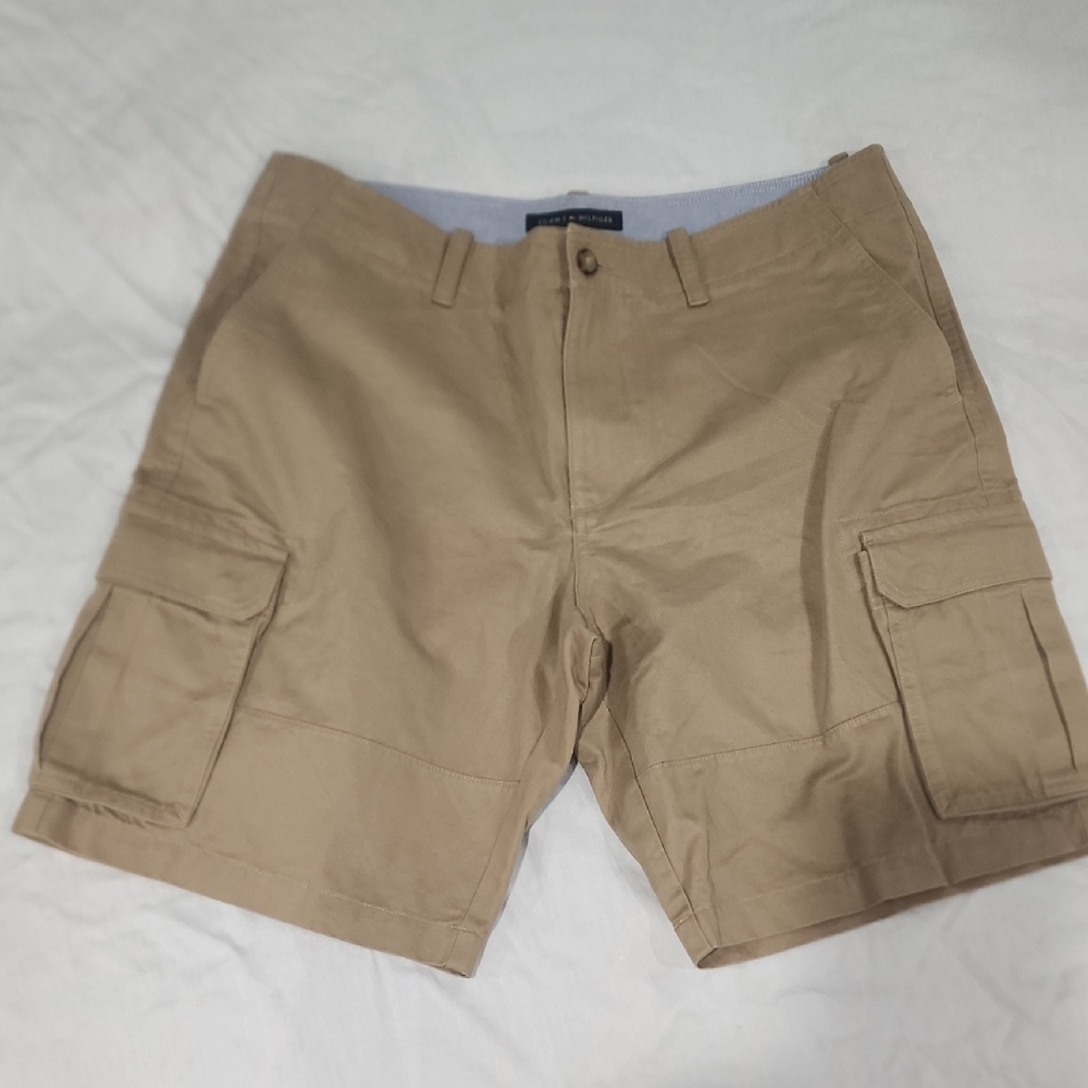Tommy Hilfiger Tan Cargo Shorts Relaxed Fit